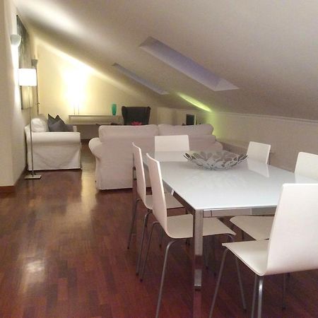 Apartment La Mansarda Alba  Oda fotoğraf