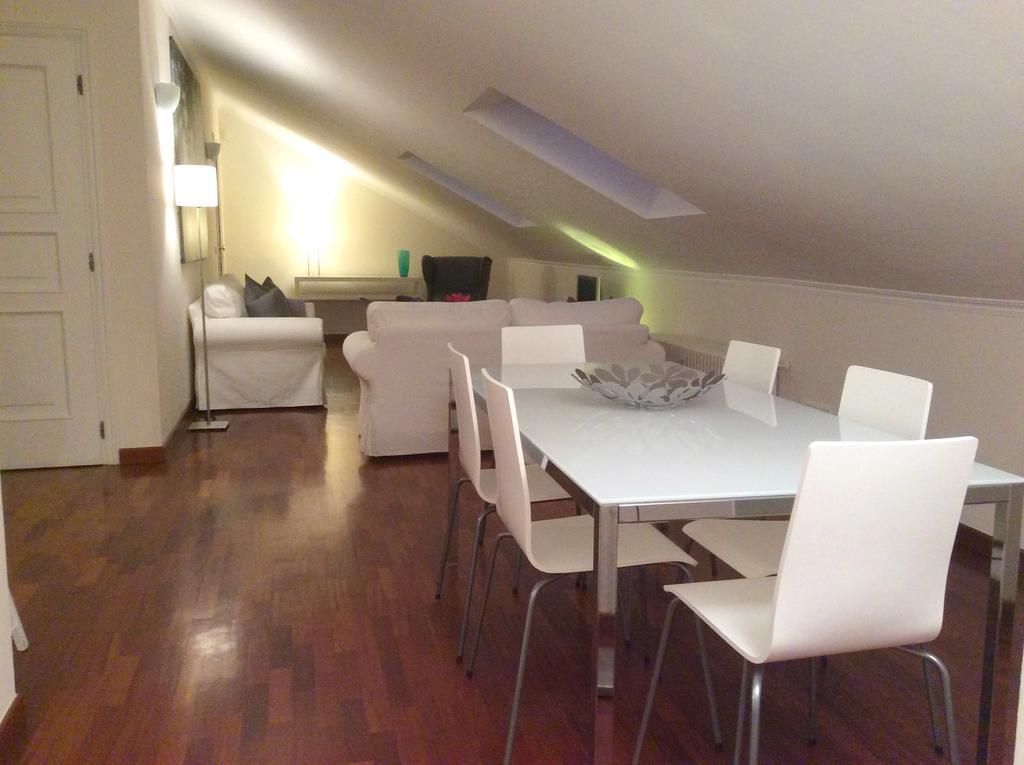 Apartment La Mansarda Alba  Oda fotoğraf