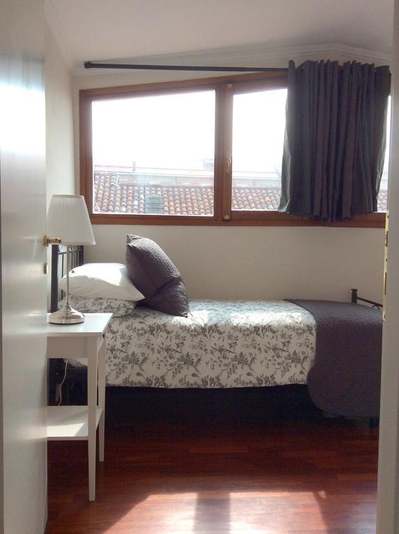Apartment La Mansarda Alba  Oda fotoğraf
